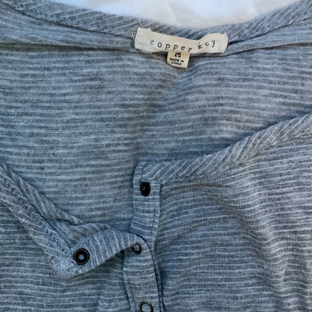 button blouse ! - Picture 2 of 2